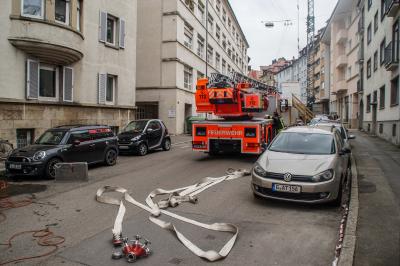 Stuttgart: Dachstuhlbrand in Wohnhaus